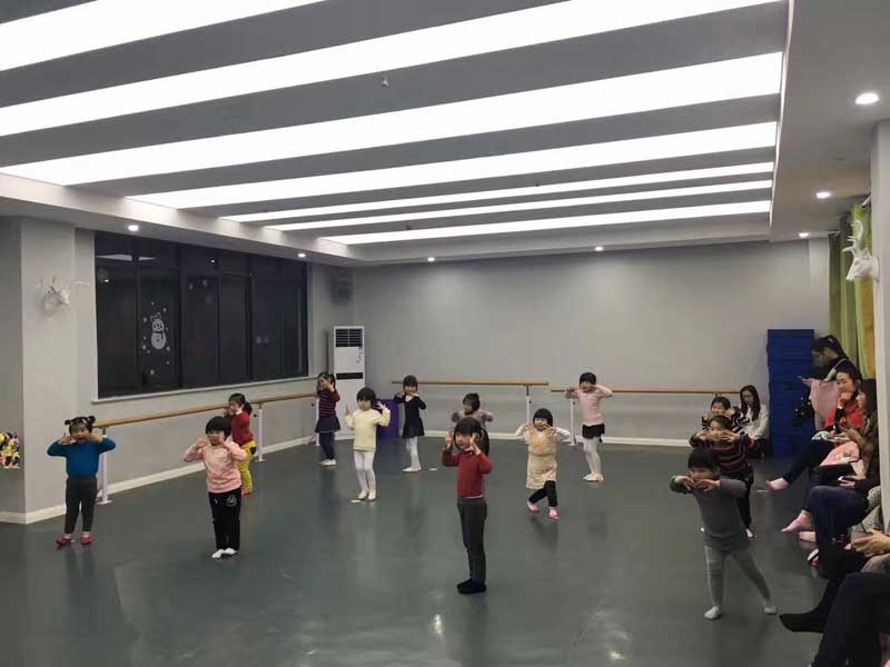 舞蹈房装修时，舞蹈地胶该如何选择？
